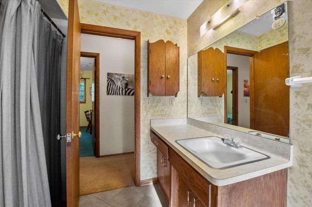 1215 Oscar STREET, Waukesha, WI 53186