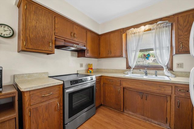 1215 Oscar STREET, Waukesha, WI 53186