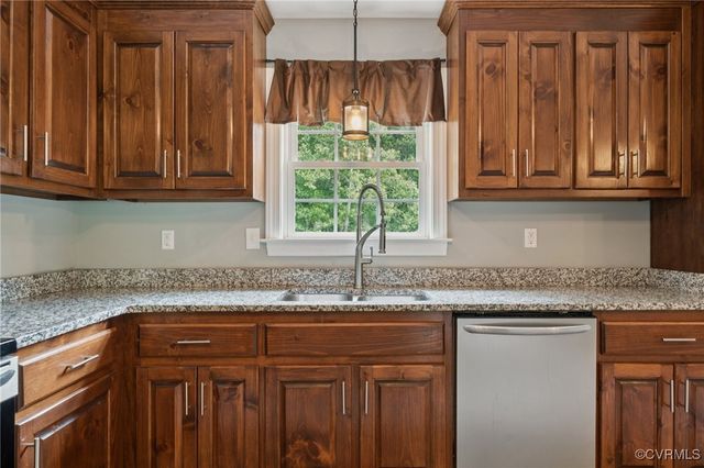 241 Deep Landing Rd, Tappahannock, VA 22560