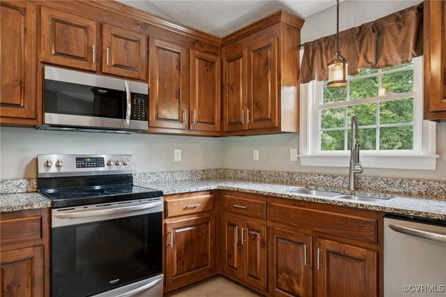 241 Deep Landing Rd, Tappahannock, VA 22560