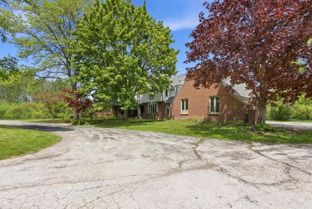 9090 N Green Brook ROAD, River Hills, WI 53217