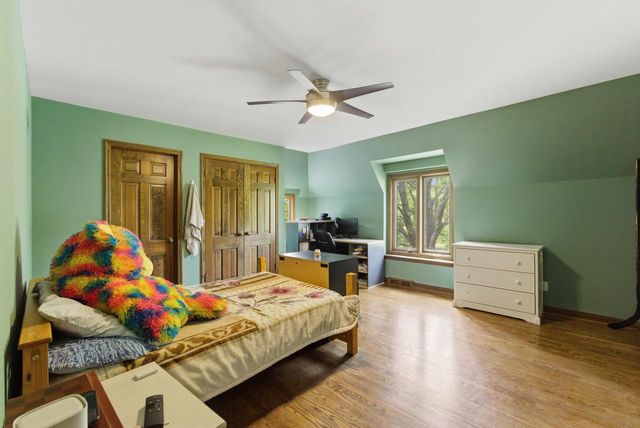 9090 N Green Brook ROAD, River Hills, WI 53217