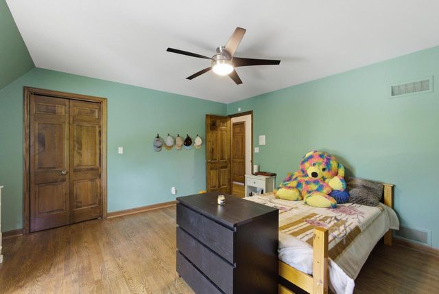 9090 N Green Brook ROAD, River Hills, WI 53217