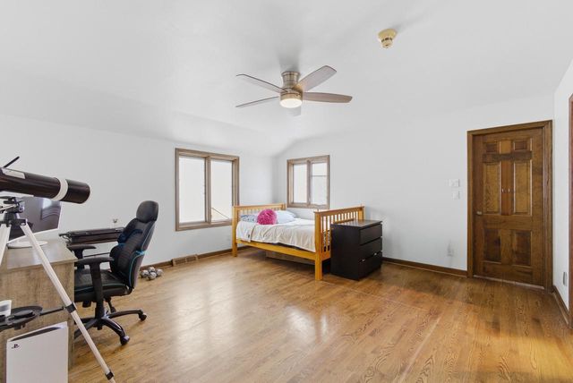 9090 N Green Brook ROAD, River Hills, WI 53217