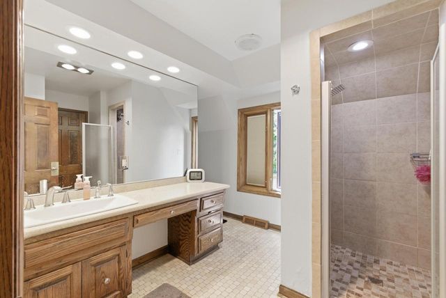 9090 N Green Brook ROAD, River Hills, WI 53217