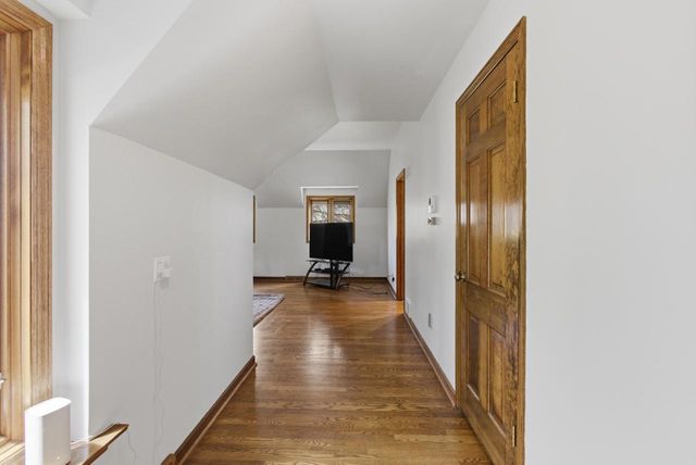9090 N Green Brook ROAD, River Hills, WI 53217