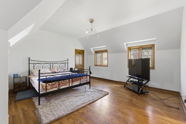 9090 N Green Brook ROAD, River Hills, WI 53217