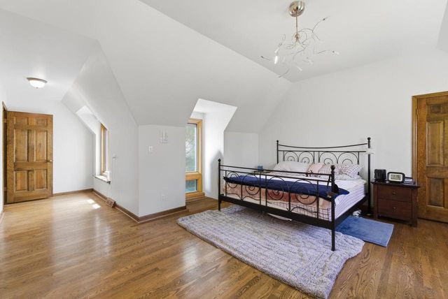 9090 N Green Brook ROAD, River Hills, WI 53217