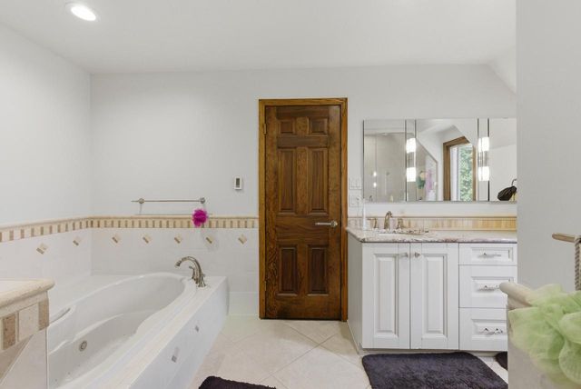 9090 N Green Brook ROAD, River Hills, WI 53217
