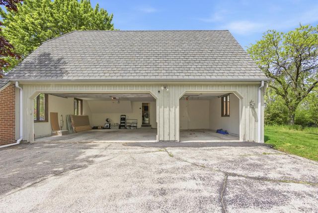 9090 N Green Brook ROAD, River Hills, WI 53217