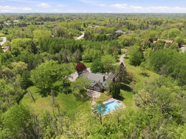 9090 N Green Brook ROAD, River Hills, WI 53217