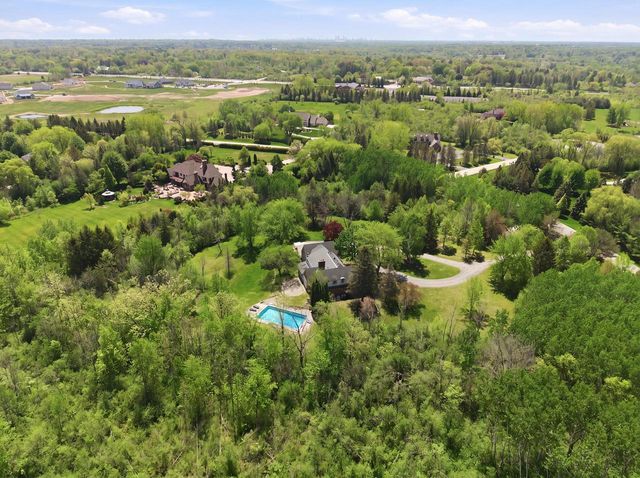 9090 N Green Brook ROAD, River Hills, WI 53217