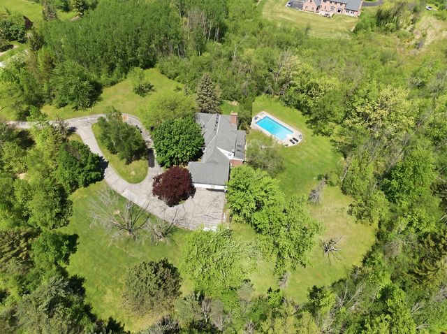 9090 N Green Brook ROAD, River Hills, WI 53217