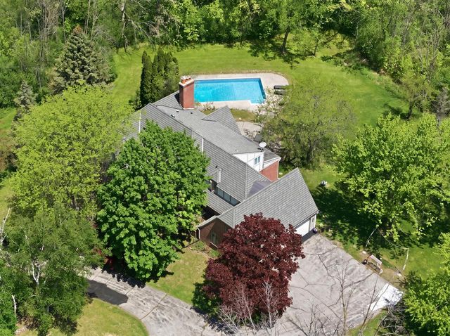 9090 N Green Brook ROAD, River Hills, WI 53217