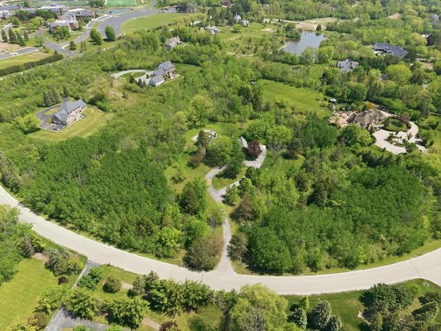9090 N Green Brook ROAD, River Hills, WI 53217