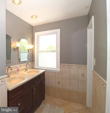 127 WORRAL DR, Newark, DE 19711