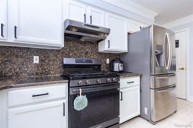 45520 Morningside Road, Canton Charter Township, MI 48187