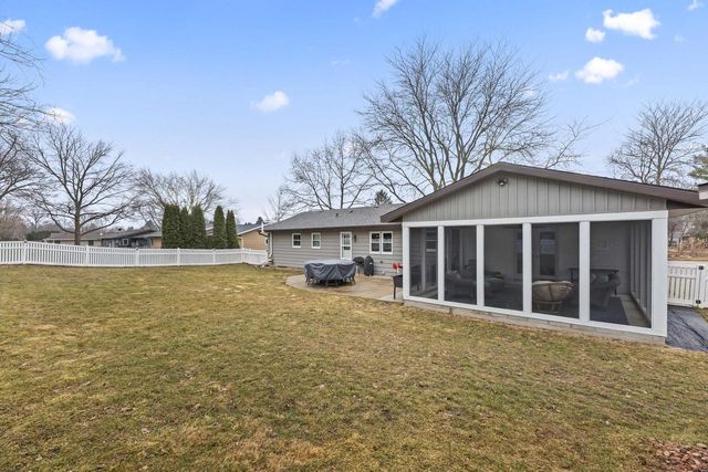 1315 Lily ROAD, Oconomowoc, WI 53066