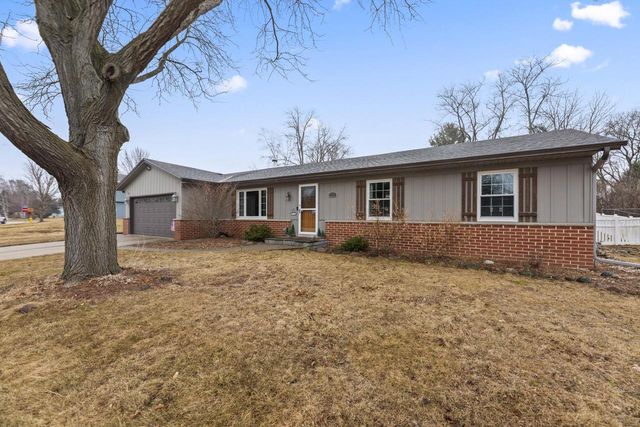 1315 Lily ROAD, Oconomowoc, WI 53066