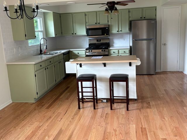 565 Gateshead Avenue S, Elk Grove Village, IL 60007