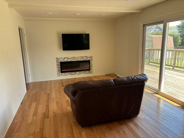 565 Gateshead Avenue S, Elk Grove Village, IL 60007