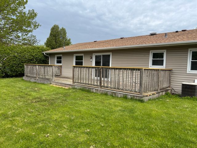 565 Gateshead Avenue S, Elk Grove Village, IL 60007