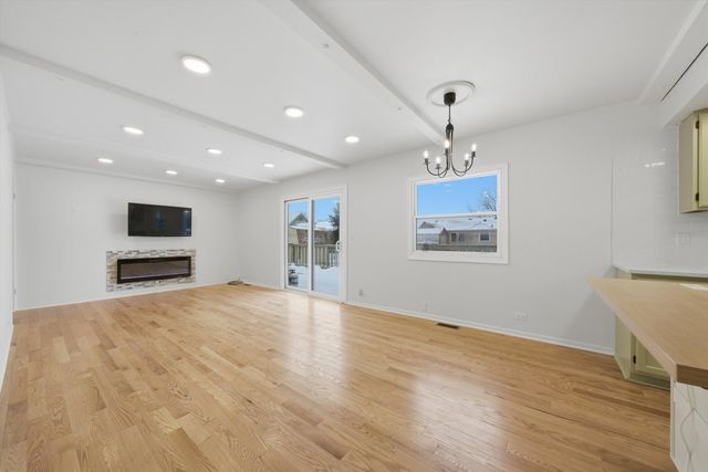 565 Gateshead Avenue S, Elk Grove Village, IL 60007