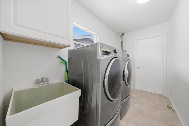 565 Gateshead Avenue S, Elk Grove Village, IL 60007