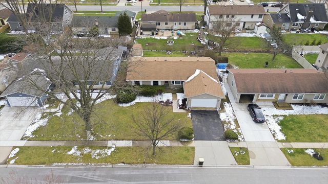 565 Gateshead Avenue S, Elk Grove Village, IL 60007