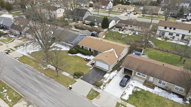 565 Gateshead Avenue S, Elk Grove Village, IL 60007