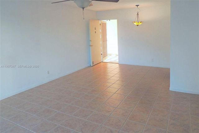 3040 NE 16th Avenue 216, Oakland Park, FL 33334