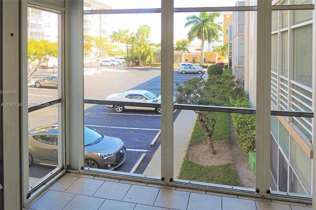 3040 NE 16th Avenue 216, Oakland Park, FL 33334