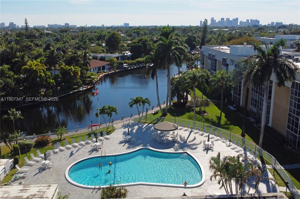3040 NE 16th Avenue 216, Oakland Park, FL 33334