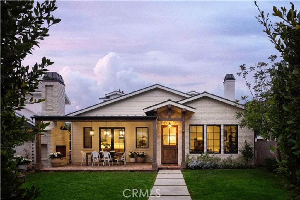 224 Flower Street, Costa Mesa, CA 92627