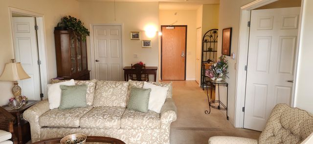 9355 IRVING PARK Road 208, Schiller Park, IL 60176