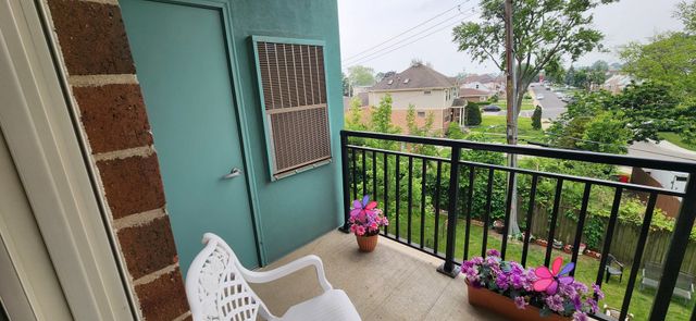 9355 IRVING PARK Road 208, Schiller Park, IL 60176