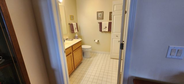 9355 IRVING PARK Road 208, Schiller Park, IL 60176