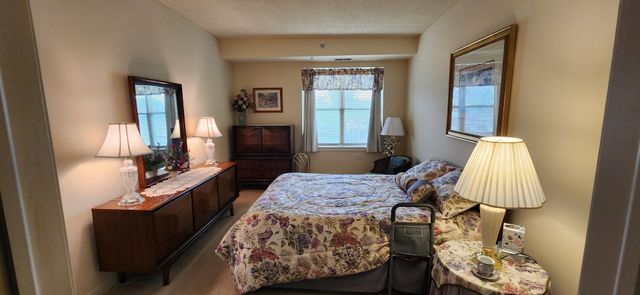 9355 IRVING PARK Road 208, Schiller Park, IL 60176