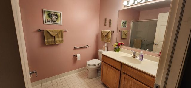 9355 IRVING PARK Road 208, Schiller Park, IL 60176