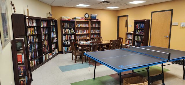 9355 IRVING PARK Road 208, Schiller Park, IL 60176