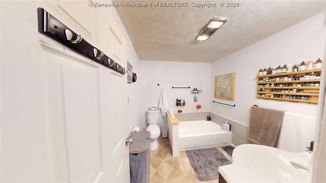 429 Lynn Oak Drive, Lavalette, WV 25535