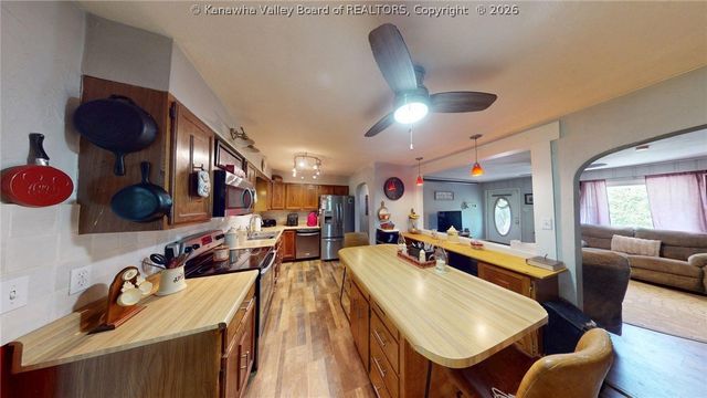429 Lynn Oak Drive, Lavalette, WV 25535