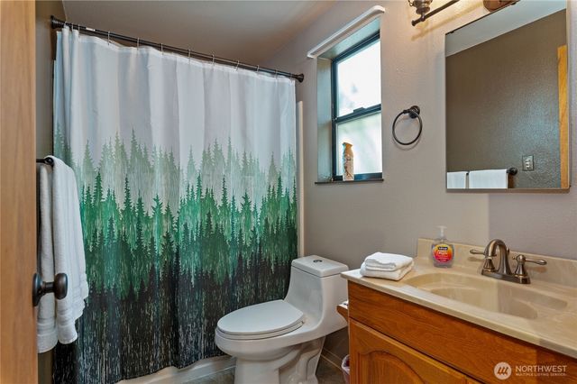 11 N Olympic Court N, Hoodsport, WA 98548