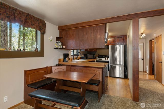 11 N Olympic Court N, Hoodsport, WA 98548