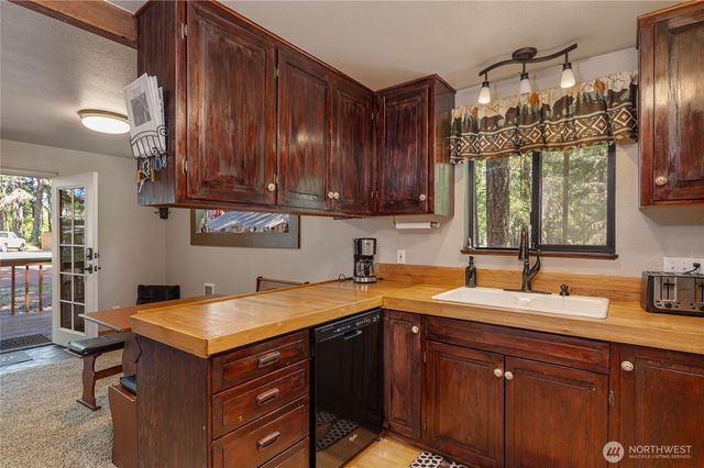 11 N Olympic Court N, Hoodsport, WA 98548