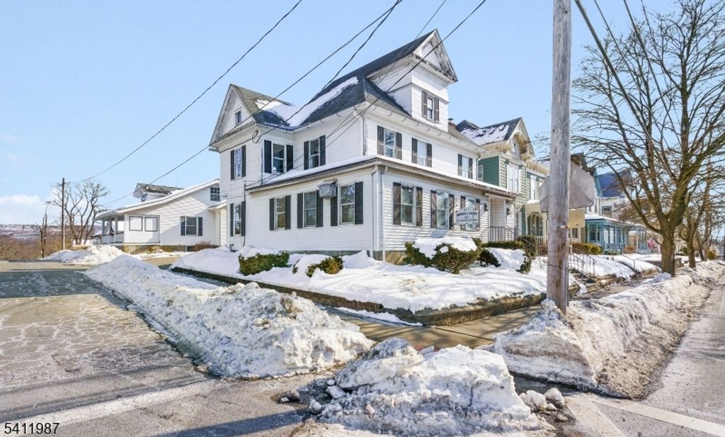 216 High St, Hackettstown Town, NJ 07840