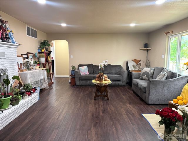 247 Big Hanford Road, Centralia, WA 98531