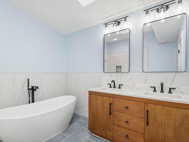 4816 Kingsdale Drive, Bloomington, MN 55437
