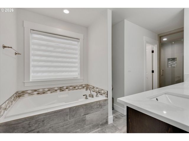 12500 Ne 107TH Way, Vancouver, WA 98682