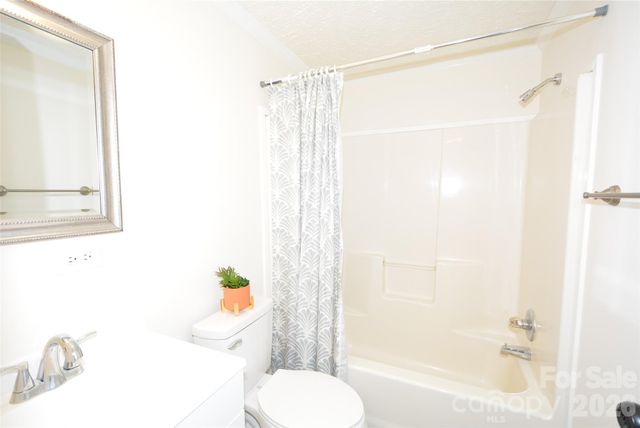 5008 Forestmont Drive, Matthews, NC 28105